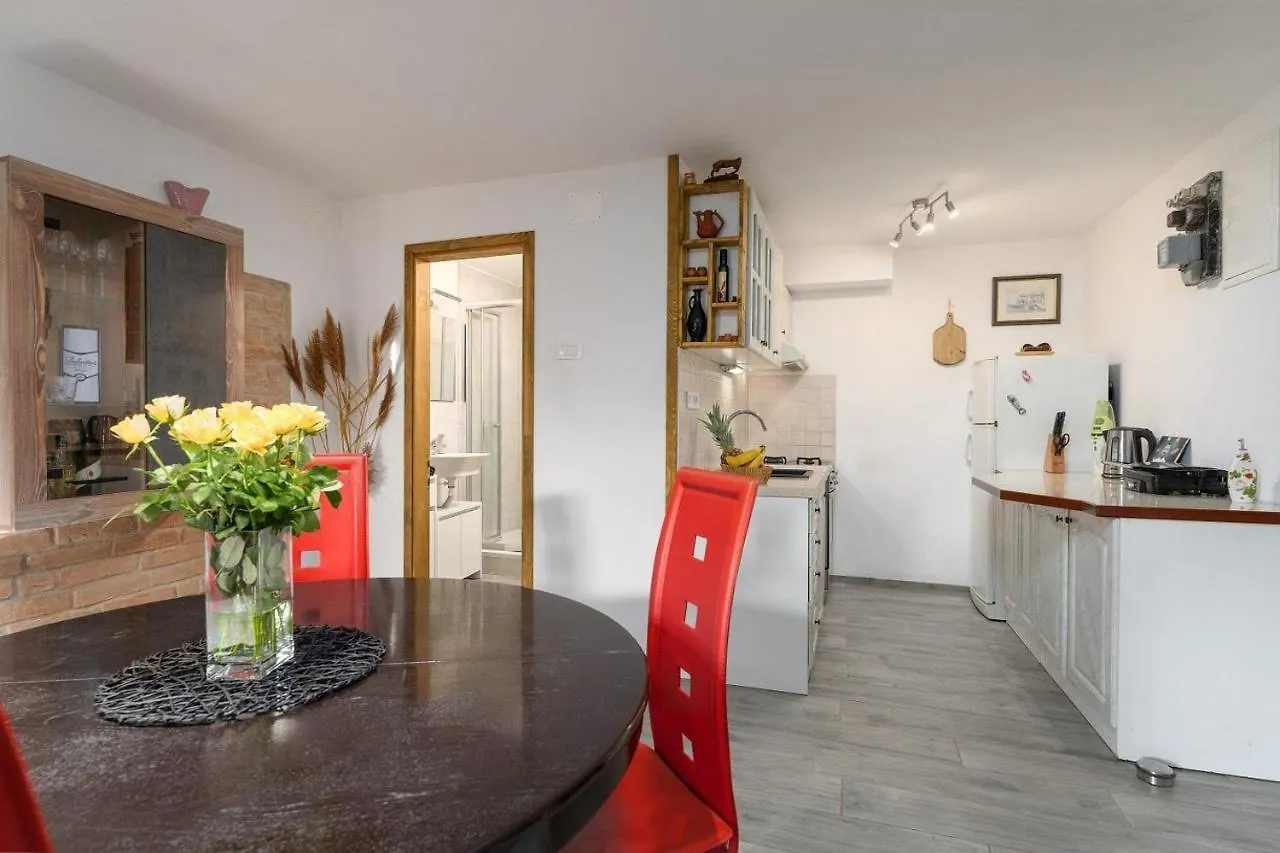 Paris Apartment Porec 0*,